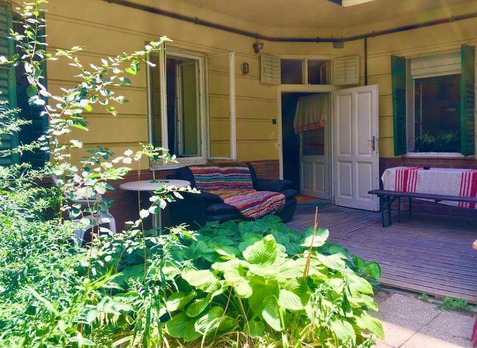 Vintage Studio Apartment, Garden And Free Parking Budapest Eksteriør billede