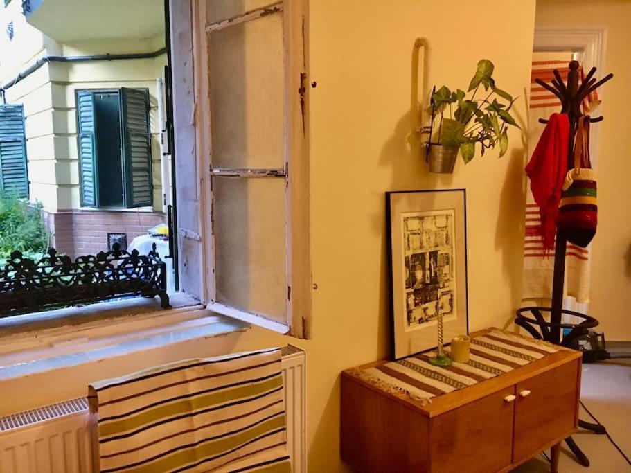 Vintage Studio Apartment, Garden And Free Parking Budapest Eksteriør billede